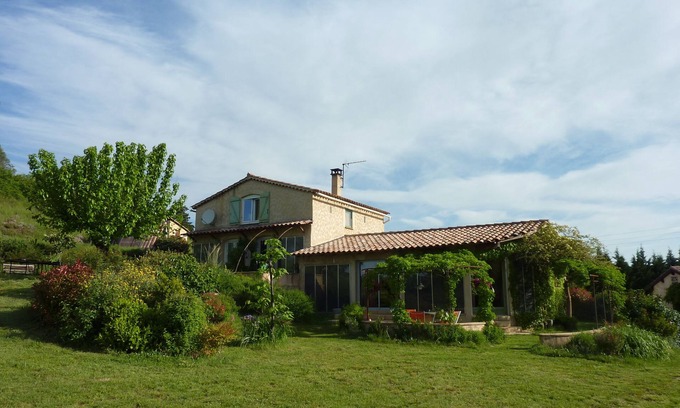 Saint-Andre-de-Cruzieres Casa | Aislado cerca de Barjac Casa para 13 personas con piscina.