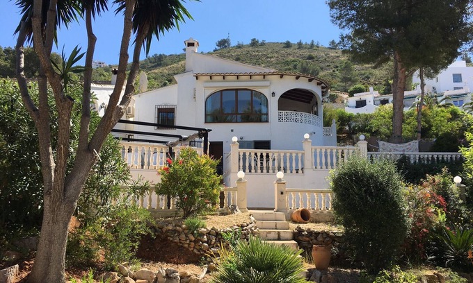 El Portet Villa | Villa independiente de 2 dormitorios en El Portet, con amplias terrazas y vistas a la piscina