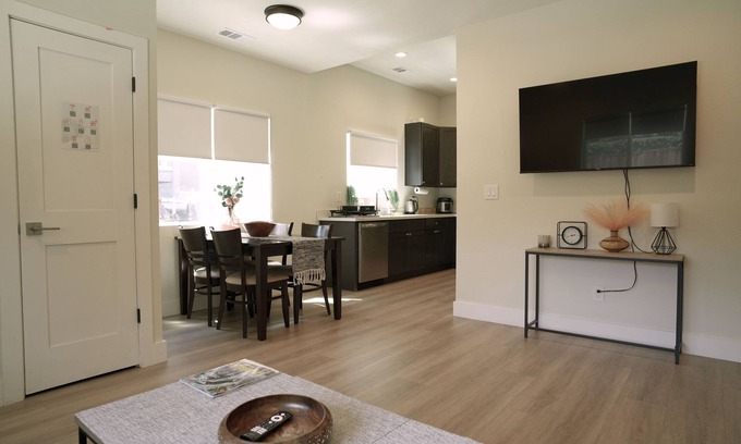 San Jose Apartamento | DETACHED ADU: SAN JOSE CITY HALL - SJSU 2B/2B