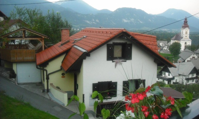 Zasip Casa | Casa rural alpina independiente con vistas a las montañas y al castillo de Bled