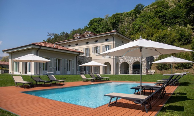 Verbania Villa | De sujeción independiente y exclusiva villa de lujo 9 ½ dormitorios con piscina y vistas impresionantes del lago