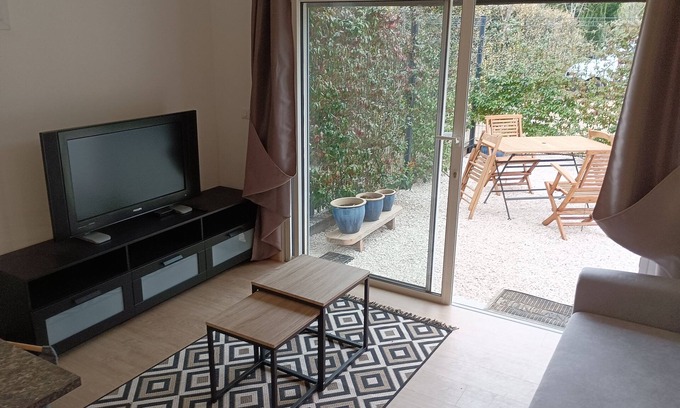 Lodeve Casa | Detached apartment house, located on the authors of Lodève.