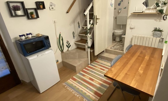 Intra Cama Y Desayuno | Detached apartment with small terrace in the center 2 minutes from the lake