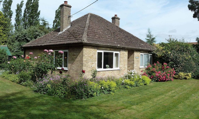 Sutterton Casa | Independiente Bungalow En Gran jardín con césped de Old Orchard. Propiedad de no fumadores