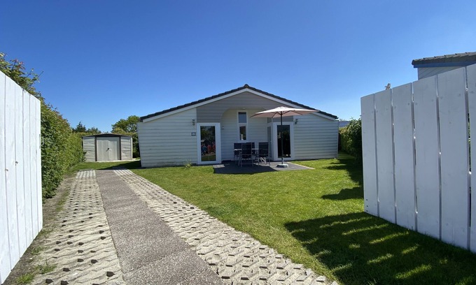 Renesse Casa | Detached bungalow near the beach with own parking spaces, enclosed garden.