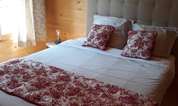 Montignac Chalet De Esquí | Detached chalet/gîte, 1 bedroom, swimming pool access