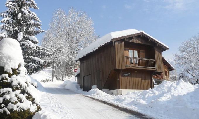 La Clusaz Chalet De Esquí | Chalet independiente orientado al sur a 150 m del remonte, ESF y piscina
