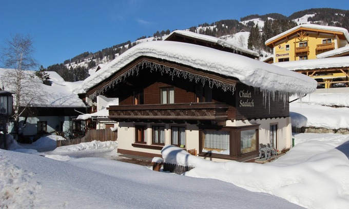 Viehhofen Chalet De Esquí | Detached chalet with wellness & enclosed garden