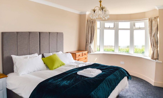 Folkestone Casa | Detached cliff top bungalow with stunning sea views