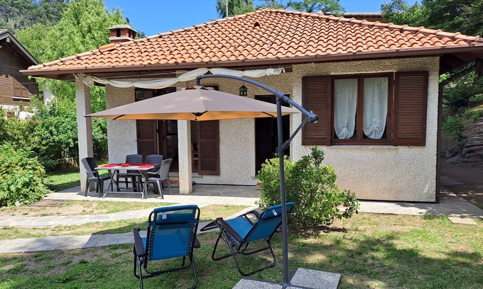 Magreglio Casa | Chalet independiente, fresco, soleado y tranquilo con amplio jardín.