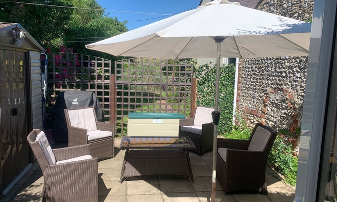 Clanfield Cabaña | Detached cottage in lovely village setting