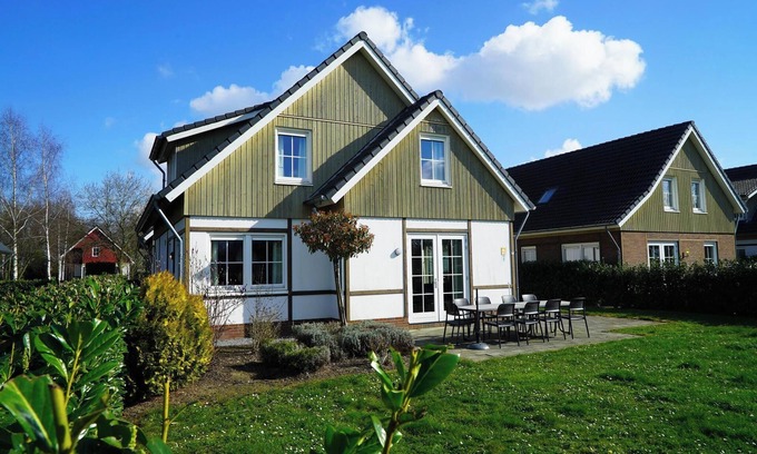 Susteren Casa | Detached family villa with 4 bedrooms, 2 bathrooms and a terrace
