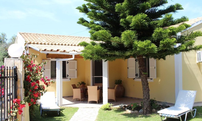 Agios Matthaios Casa | Casa de vacaciones independiente con jardín junto al mar, Wifi | Skidi, Corfú