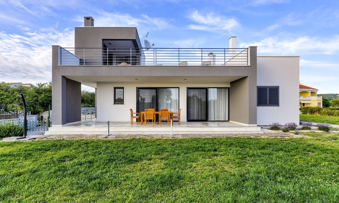 Ljubac Casa | Casa de vacaciones independiente con vistas al mar-nuevo 2020: terraza en la azotea con cocina al aire libre
