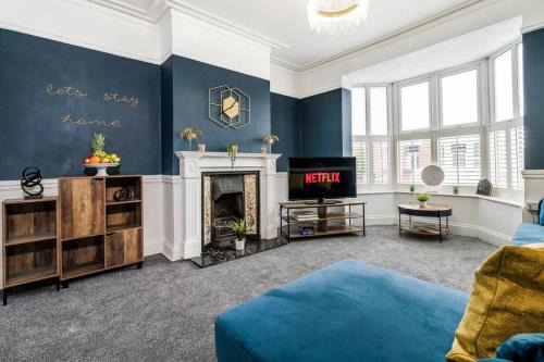 Wellingborough Casa | Detached House - Central Location - Free Parking, Pool Table, Fast WiFi & Smart TV with PS4 and Netflix by Yoko Property