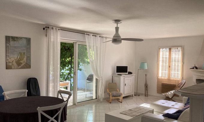 Pierrefeu-du-Var Casa | Detached house with shaded terrace