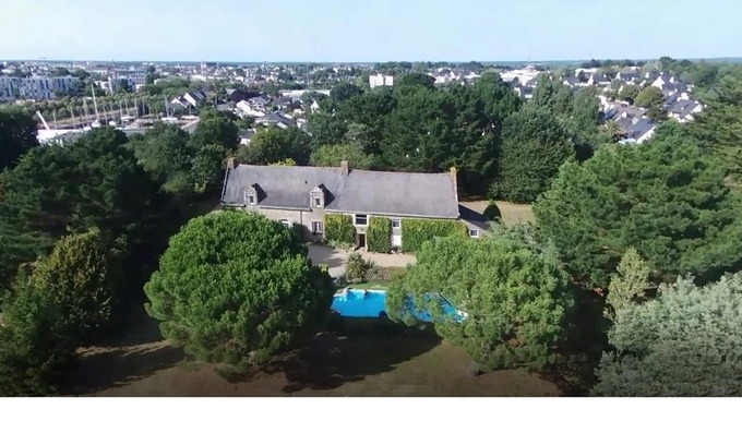 Vannes Casa | Gran casa familiar, piscina climatizada, a 10 minutos a pie del centro de Vannes