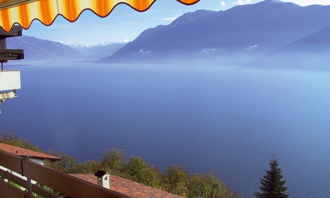 Cardada Apartamento | Detached house in a residence with swimming pool on an elevated slope