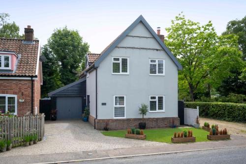 Ashbocking Casa | Detached House in Quiet Suffolk Village - Pets Allowed