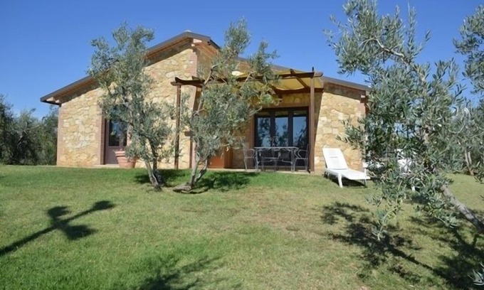 Casale Marittimo Villa | Casa unifamiliar de 100 metros cuadrados, en piedra, 7 pax, jardín, maravillosa vista al mar.