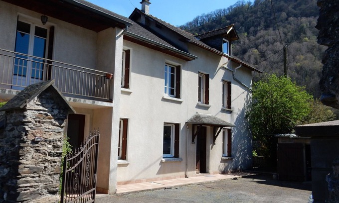 Geu Casa | casa independiente de 65 m2, reformado, con patio seguro a 7 km de Lourdes.