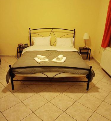Agios Dimitrios Casa | Detached house with a lovely yard 5' walk from Metro Station Agios Dimitrios and METRO MALL
