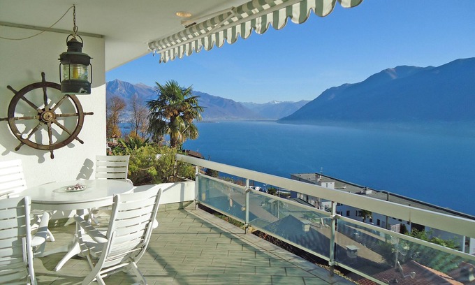 Brissago Casa | Detached house with swimming pool on an elevated hillside with magnificent panoramic views