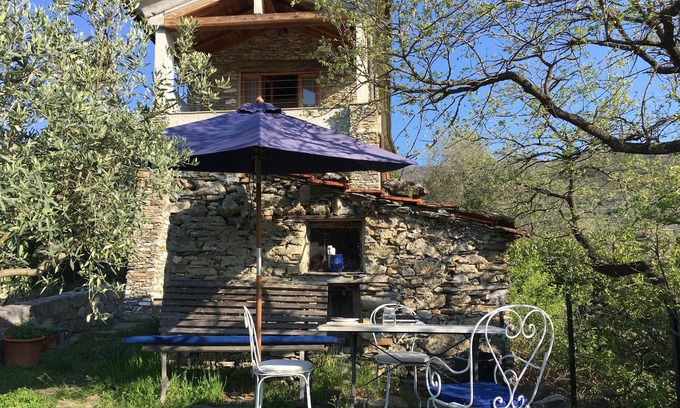 Monta D'aquila Casa | Rústico independiente en Liguria, vistas panorámicas de la naturaleza virgen, olivares