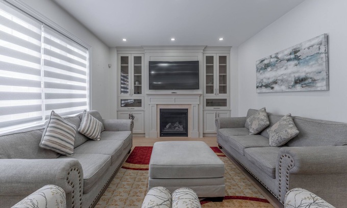 Brampton Casa | Detached | Sparkling Clean | Fresh Linens | Office Desk