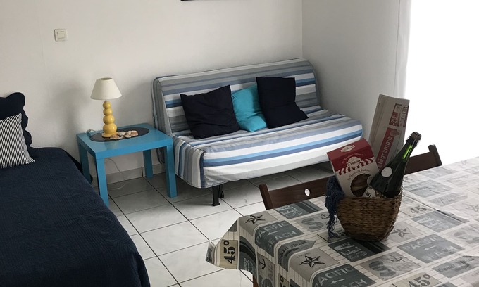 Vannes Apartamento | Detached studio on green space