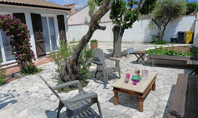 Roquefort-la-Bedoule Villa | 5km from Cassis and the sea, detached villa: Roquefort la Bédoule