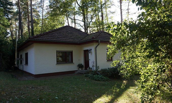 Waldsieversdorf Casa | Casa de vacaciones independiente (4 + 2 pers.): Chimenea * Pasarela * Terraza * Bosque * Acceso al lago * Vallado