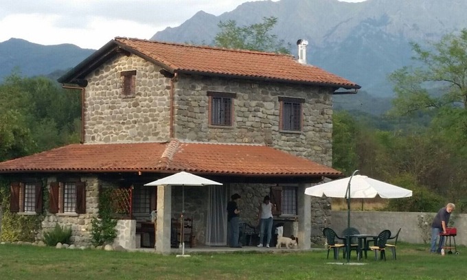 Groppoli Casa | Villa independiente, Mulazzo, Cinque Terre, Versilia, Lunigiana, en el verde