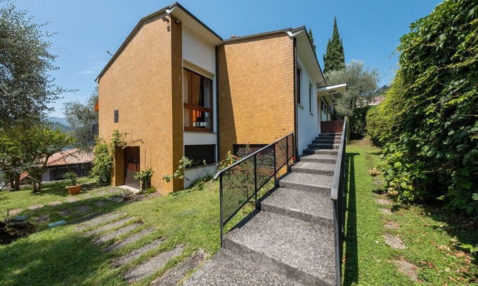 Sale Marasino Villa | Detached villa with garden a short distance from the lake