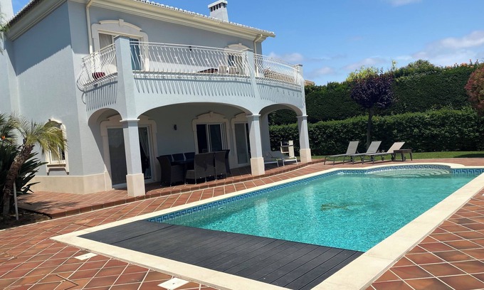 Lagos Villa | Villa independiente con piscina con vistas al campo de golf, cerca del centro de Lagos, wifi, Sky
