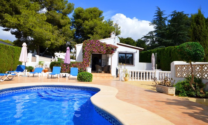 Moravit Villa | Villa independiente con piscina privada y jardín - correo electrónico - Casa-rosa @ live. co. Reino Unido