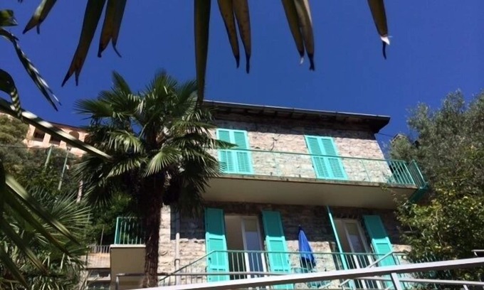 Albogasio Casa | Casa de pueblo independiente con jardín y vistas al lago y las montañas. Cerca del lago