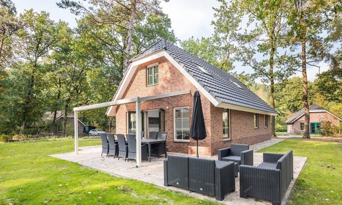 Hooghalen Casa | Detached wellness bungalow with sauna, whirlpool, and sunshower.