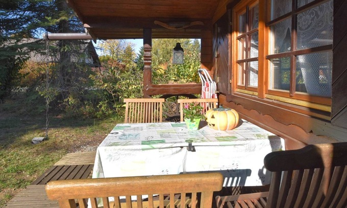 Battenhausen Casa | Detached wooden house with fireplace and large garden near Bad Wildungen