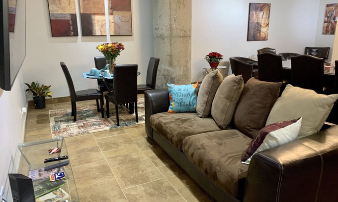 Detroit Condominio | Detroit Luxury King Size Loft W/ A lot of Amenities & Game Room (Near Downtown)