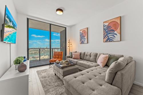 Downtown Miami Apartamento | Devereaux Miami 2 Bedroom, 1 Bedroom, and Studio Condos with Balconies