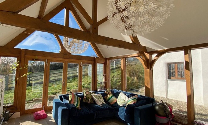 Sprytown Cabaña | Devon / Cornwall border cottage, family friendly & picturesque