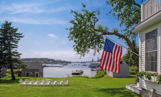 Port Clyde Casa | Dew Drop Cottage 4: Classic Waterfront Cape en el puerto de Maine Coastal Village