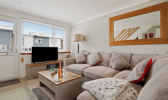 Pembroke Chalet De Esquí | Dewis Da - Short walk from beach, parking