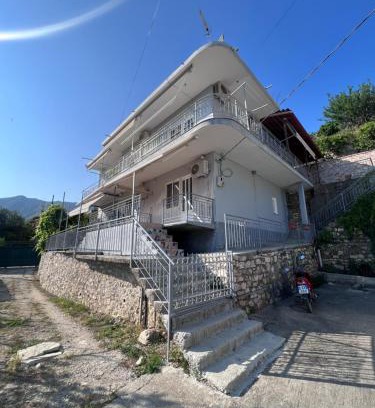 Borsh Casa | Dhoma Plazhi Husi