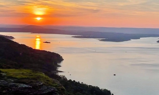Quitman Casa | Diamond Bluff Lodge on Greers Ferry Lake