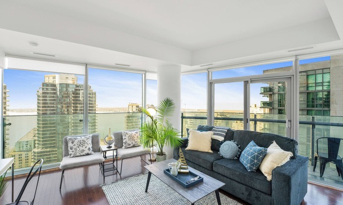 Downtown Toronto Hotel | Diamond Collection- 2 & 3 Bedroom Suites