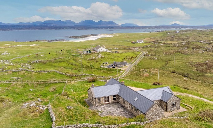 Ballyconneely Casa | Diamond Cottage Mannin luxurious spacious property