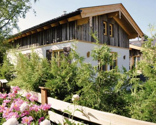 Egern Chalet De Esquí | DIE ZWEI CHALETS AM TEGERNSEE "s' Gloane" & "s' Große"