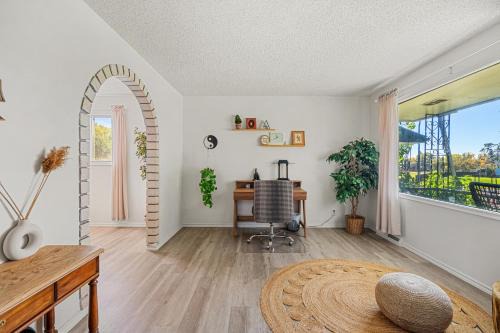 Forest Lawn Casa | Digital Nomad's Calgary Inner City Gem 3Bd, 5Bed, Sleeps 8, Main Level